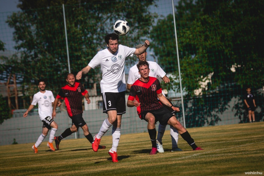 A felek legutóbb a Megyei Kupa tavalyi kiírásának döntőjében találkoztak; akkor az Úrkút csapata örülhetett