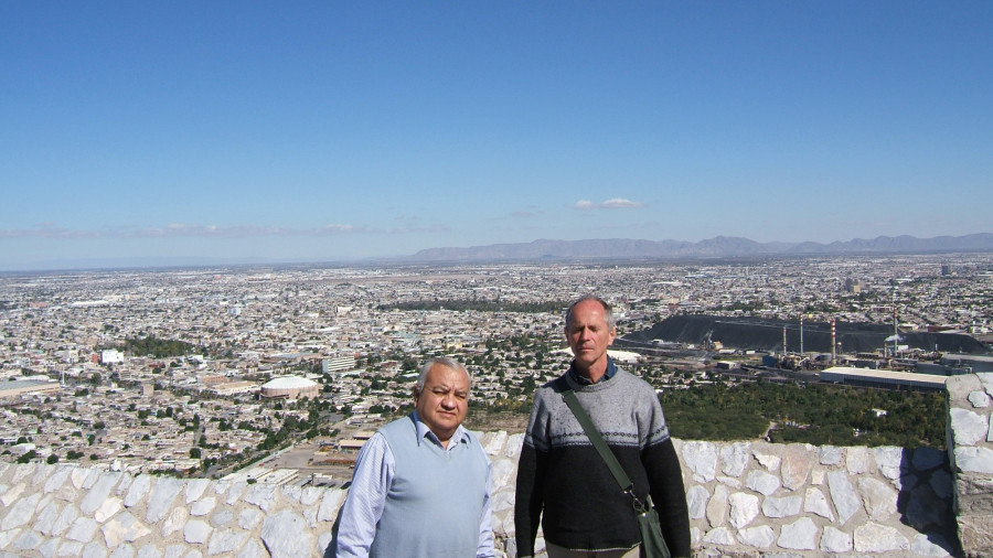 Kovács Tibor (jobbra) Roberta édesapjával Torreónban
