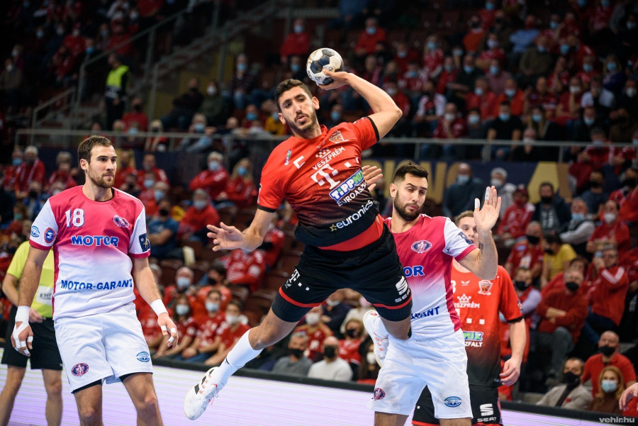 Omar Jahja boldog Veszprémben, vérvörös mezben váltaná valóra álmait (archív fénykép)