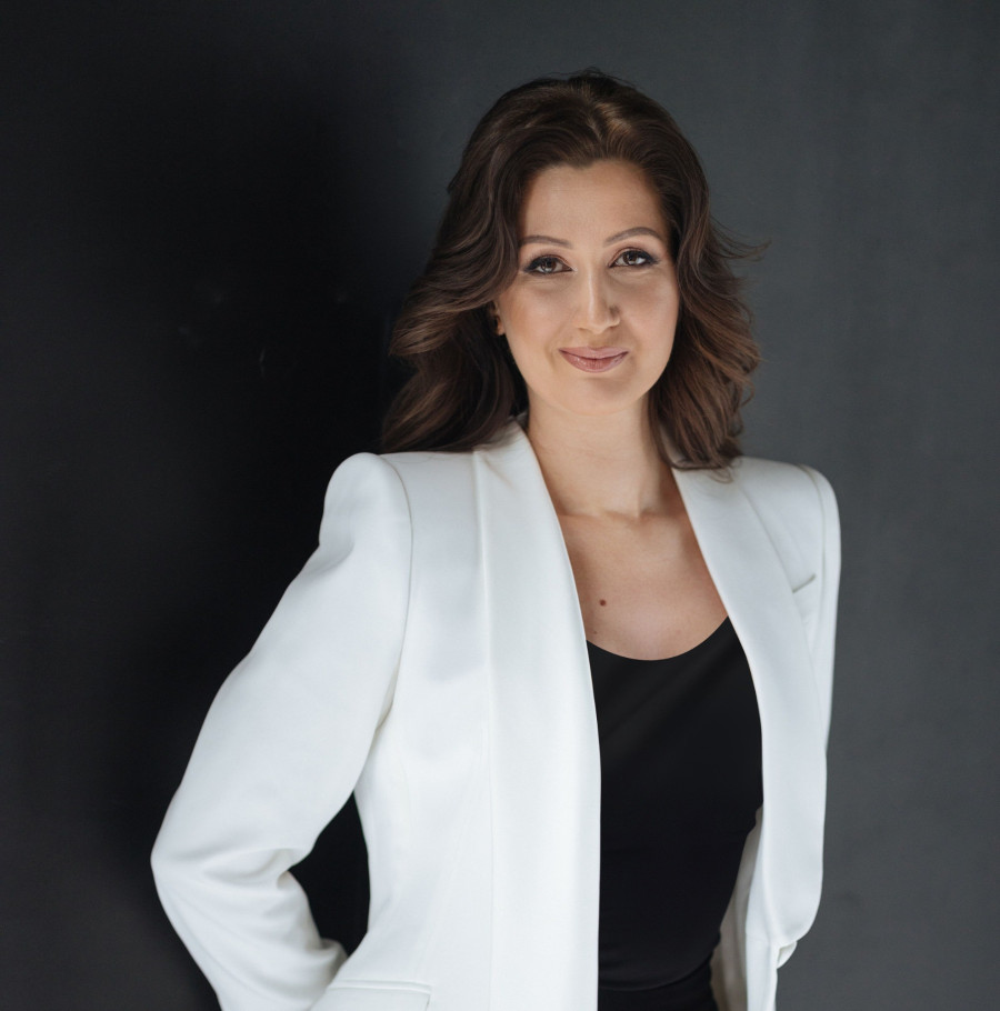 Hidvégi Krisztina, Lounge Group