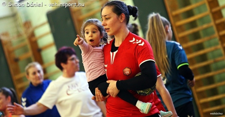 Lara rendszerint szurkol édesanyjának (archív fénykép)