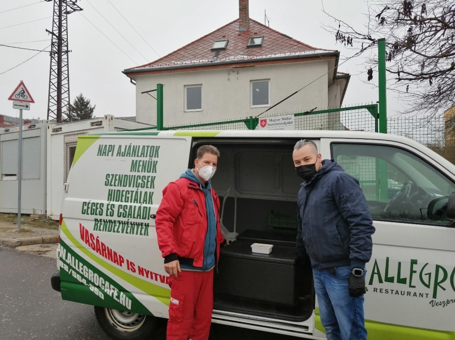 December végén a Plazma Center a Magyar Máltai Szeretetszolgálat Befogadás Háza lakóinkak kedveskedett egy finom ebéddel. Hónapról hónapra fontos cél, hogy veszprémi és környékbeli szervezetek munkáját adományokkal segítsék.