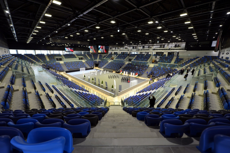 A tatabányai kézilabdacsarnok, a Grundfos Tatabánya KC új otthona az átadóünnepség napján, 2022. január 12-én. A bruttó 24 milliárd forintért épült, hatezer férőhelyet meghaladó befogadóképességű aréna a 2022-es férfi kézilabda Európa-bajnokság tartalék helyszíne. MTI/Kovács Attila 