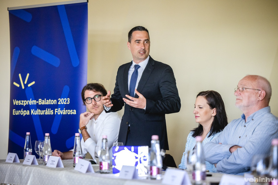 Varga Richárd, Ovádi Péter, Hegedűs Barbara és Géczi János.