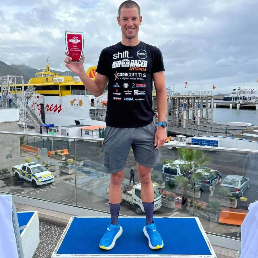 Badar Gergő a dobogó tetején - Fotó: VESC