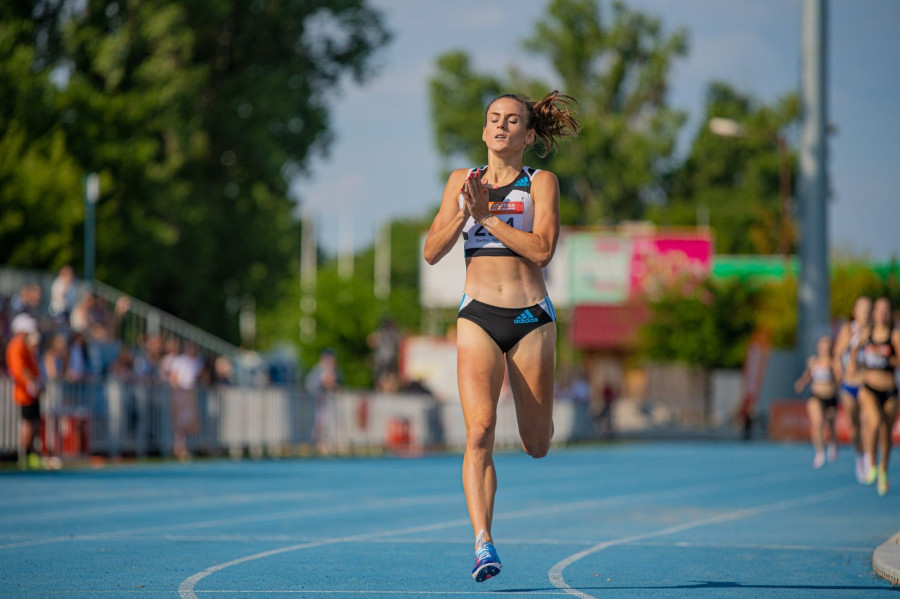 Bartha-Kéri Bianka nagyszerű idővel nyert a 800 m-es döntőben - Fotó: MASZ