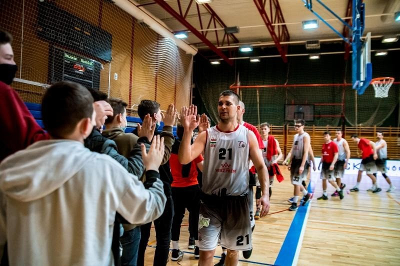 Szabó Péter marad Veszprémben - Fotó: Fux Marcell – veszpremkosar.hu