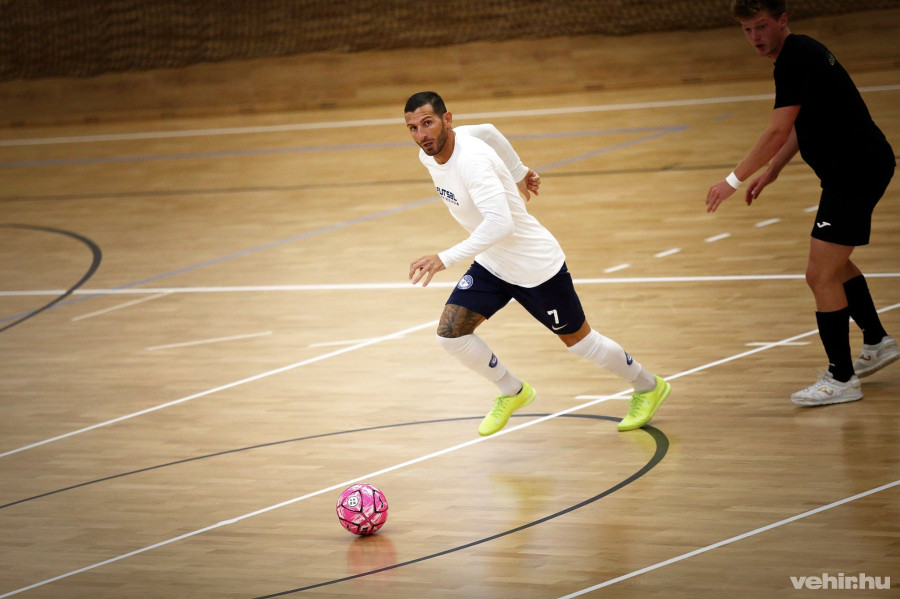 A veszprémi csapatkapitány, Tatai József duplázott