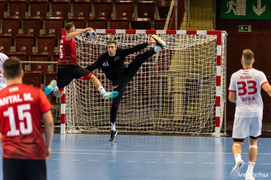 Mikler Krisztián remekül védett