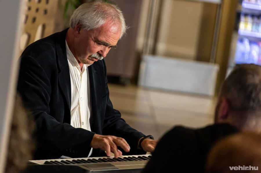 Kovács Attila, zongorista