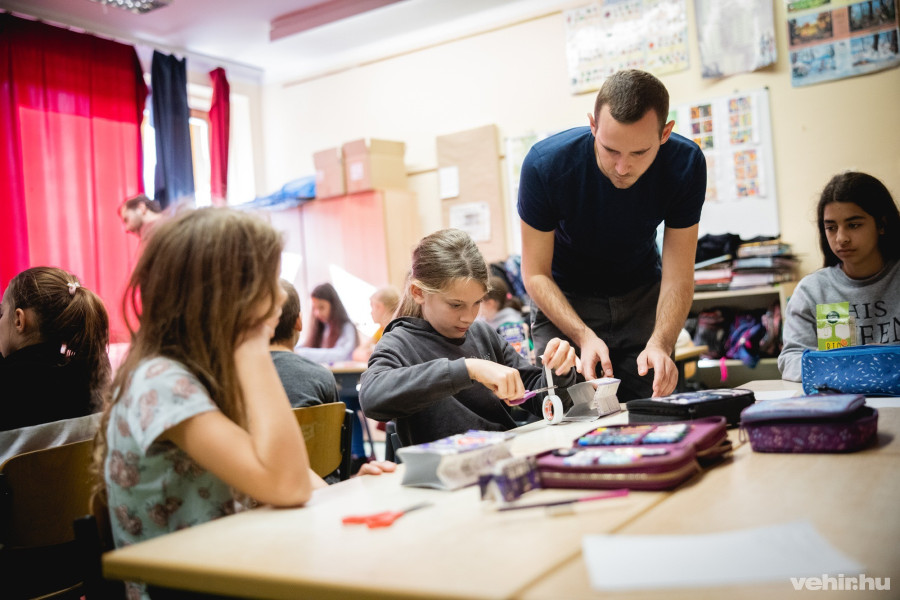 A második állomás a zirci Reguly Antal Német Nemzetiségi Nyelvoktató Általános Iskola volt.