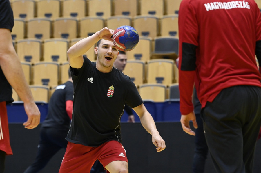 Hanusz Egon, a magyar válogatott játékosa a csapat edzésén a férfi kézilabda olimpiai kvalifikációs világbajnokságon a svédországi Kristianstadban, a Kristianstad Arénában 2023. január 11-én. MTI/Kovács Tamás