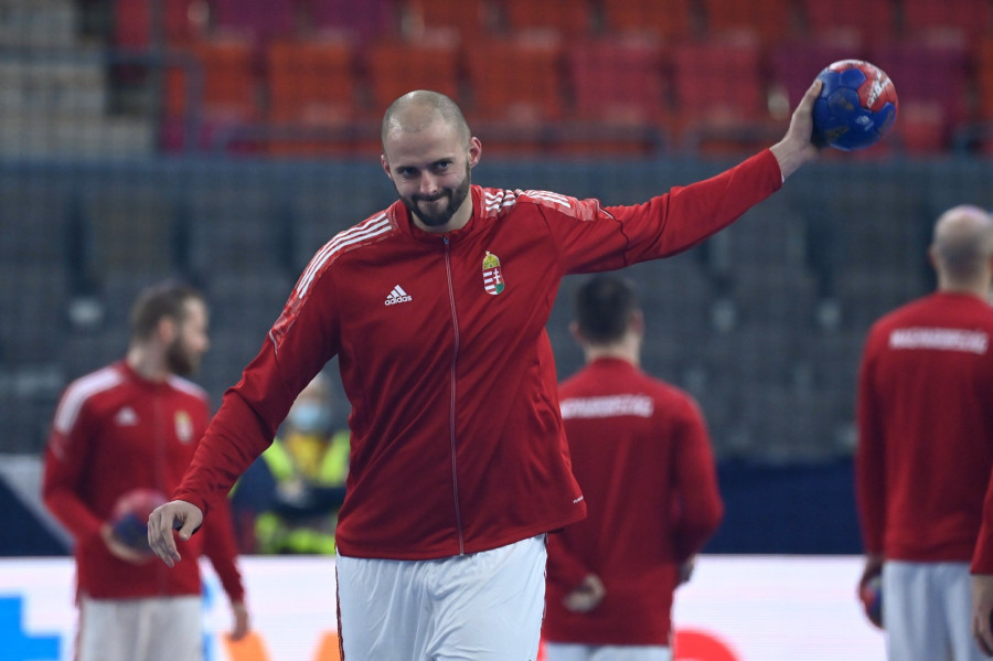 Ancsin Gábor melegít a férfi kézilabda olimpiai kvalifikációs világbajnokság középdöntőjének harmadik, utolsó fordulójában játszott Magyarország - Zöld-foki Köztársaság mérkőzés előtt a göteborgi Scandinavium Arénában 2023. január 22-én. MTI/Kovács Tamás