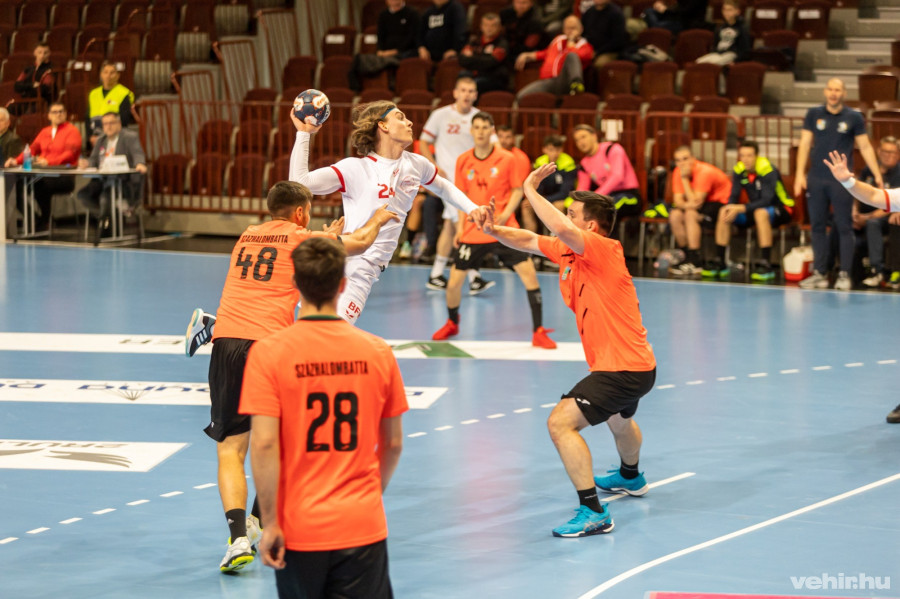 Magabiztosan nyertek a veszprémi fiatalok - a cikk alján képgaléria található