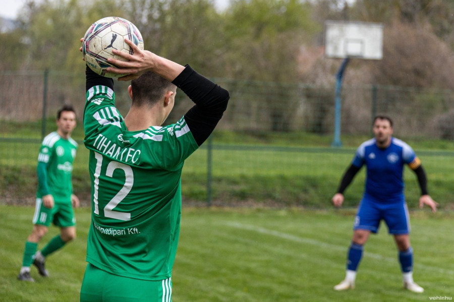 Izgalmas mérkőzések következnek a vármegyei élvonalban (archív fényképek)