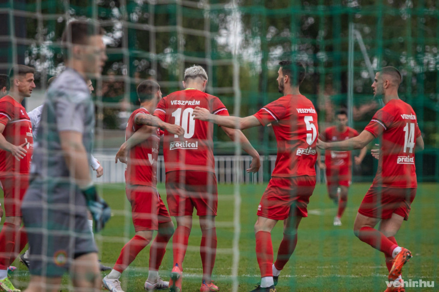 Újabb lépést tett a VLS a bajnoki cím felé! - cikkünk végén képgaléria is megtekinthető a találkozóról