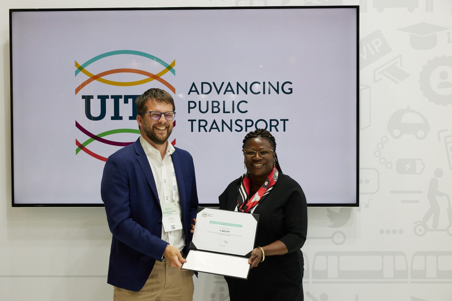 Polgári István, a V-Busz ügyvezetője és Renée Amilcar, a UITP elnöke