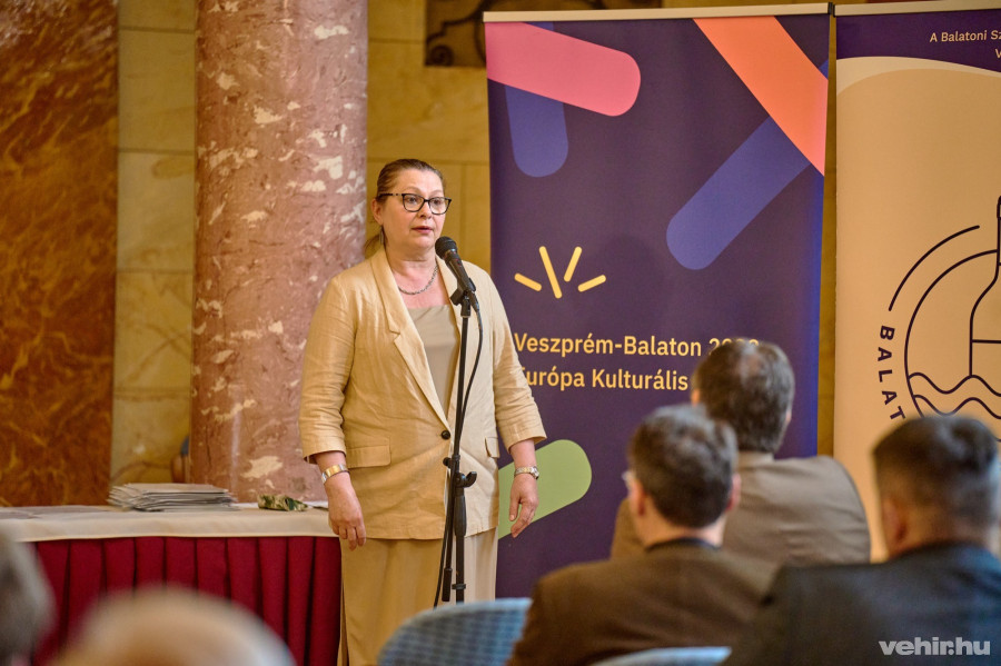 dr. Mészáros Gabriella