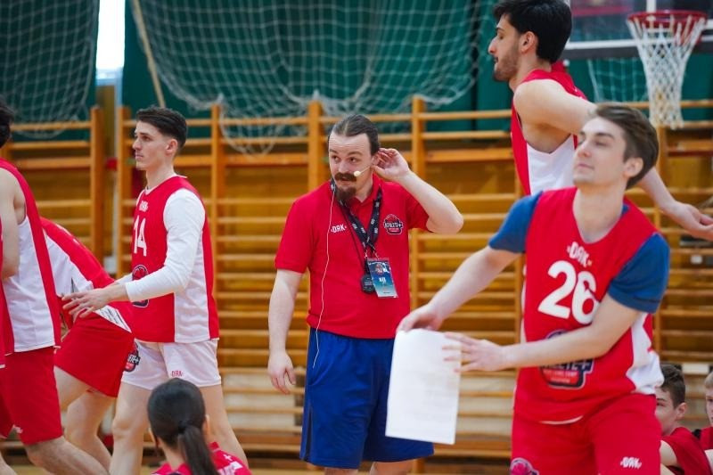 Alexander Geddes (középen) a Veszprém új vezetőedzője