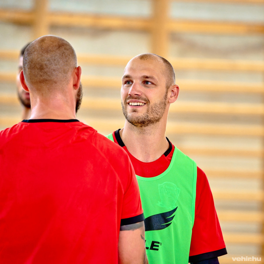 Cikkünk alján a teljes képgaléria is megtekinthető az idei első edzésről