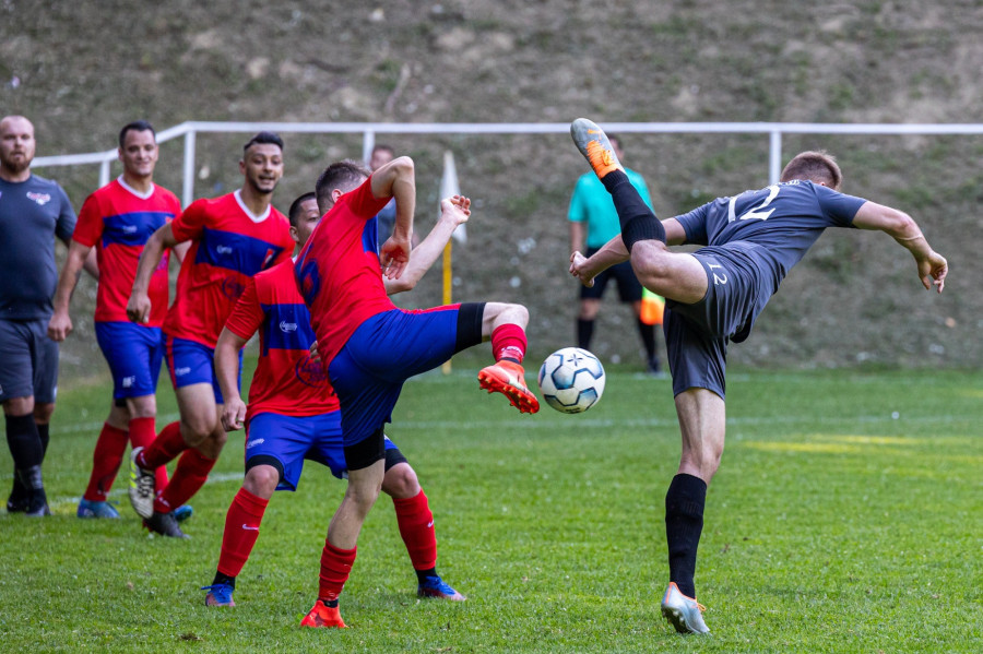 Cikkünk végén képgaléria is megtekinthető a Csetény-Devecser mérkőzésről