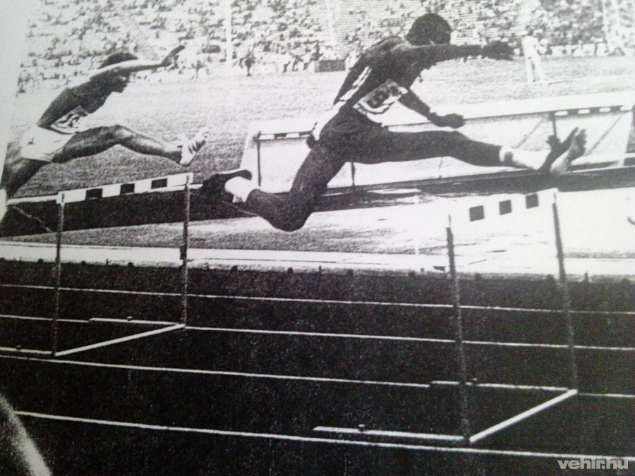 Szalai József és Edwin Moses a hatodik gát fölött