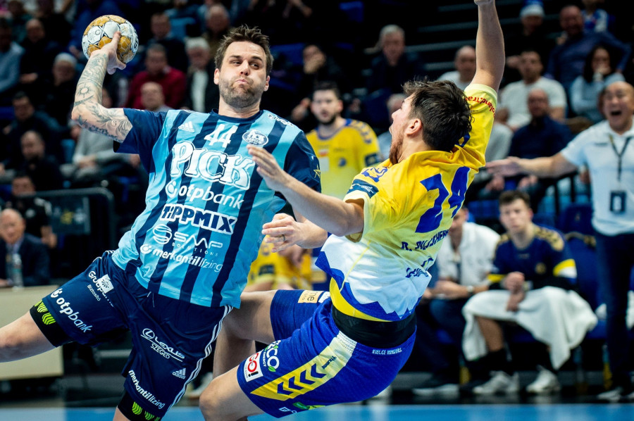 Dean Bombac, a Szeged (b) és Daniel Dujshebaev Dovichebaeva, a Kielce játékosa a férfi kézilabda Bajnokok Ligája csoportkörének 10. fordulójában játszott OTP Bank-Pick Szeged - Barlinek Industria Kielce mérkőzésen a szegedi Pick Arénában 2023. december 6-án. MTI/Ujvári Sándor