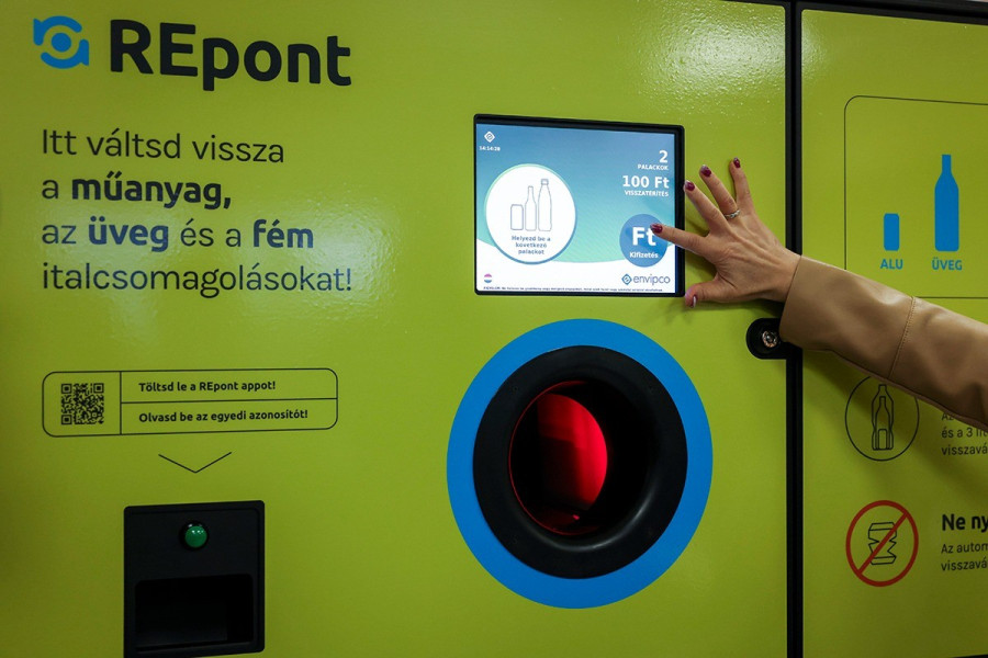 Ilyen automatáknál válthatjuk majd vissza a palackokat (Fotó: Hegedüs Róbert / MTI)