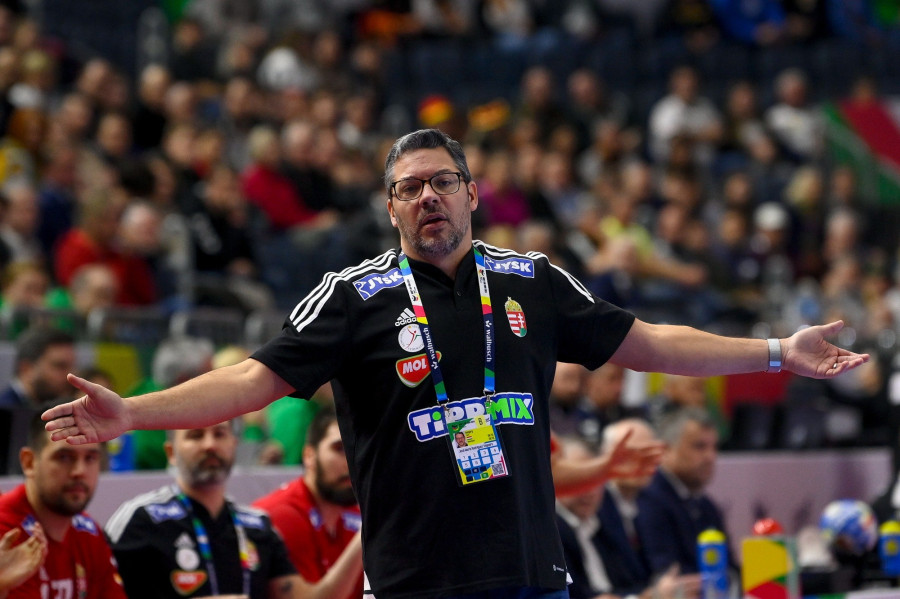 Jose Maria Chema Rodríguez Vaquero, a magyar válogatott szövetségi kapitánya a férfi kézilabda olimpiai kvalifikációs Európa-bajnokság középdöntőjének első fordulójában, a Magyarország - Ausztria mérkőzésen a kölni Lanxess Arénában 2024. január 18-án. MTI/Czeglédi Zsolt