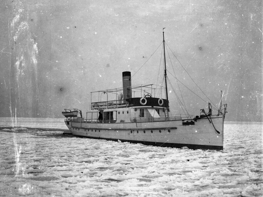 A jégbve fagyott Jókai / Fortepan / Magyar Műszaki és Közlekedési Múzeum / BAHART Archívum