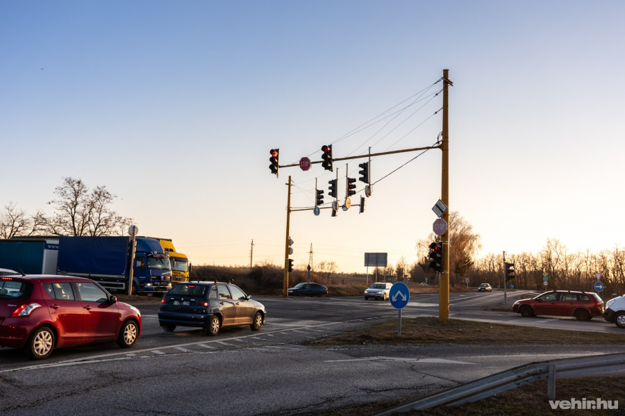 A tervek szerint az Almádi és Füredi úti megoldásokhoz hasonló kétszintes csomópont jönne létre Nemesvámos és a Csatár-hegy felé is