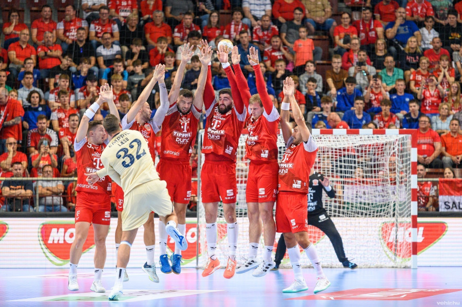 A Veszprém a hazai odavágón 44-34-re diadalmaskodott (archív fénykép)