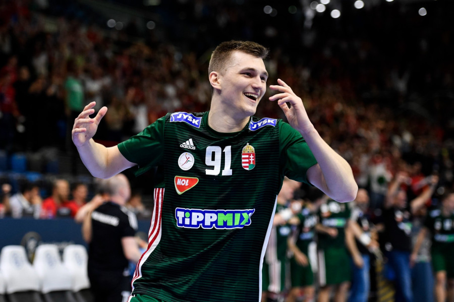 Imre Bence a férfi kézilabda olimpiai selejtezőtorna Magyarország - Portugália mérkőzése után a Tatabányai Multifunkciós Csarnokban 2024. március 17-én. Olimpiai kvótát szerzett a magyar válogatott, mivel 30-27-re legyőzte Portugáliát. MTI/Bodnár Boglárka