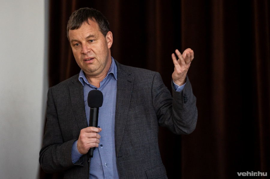 dr. Gelencsér András