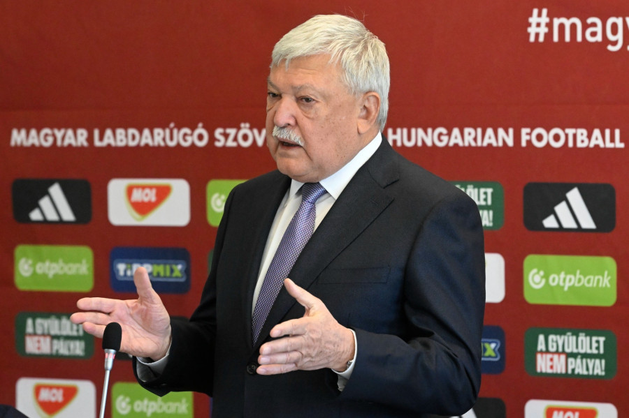 Csányi Sándor, a Magyar Labdarúgó Szövetség (MLSZ) elnöke az MLSZ éves, rendes közgyűlésén a telki Globall Football Park & Sporthotelben 2024. április 5-én. MTI/Kovács Tamás 