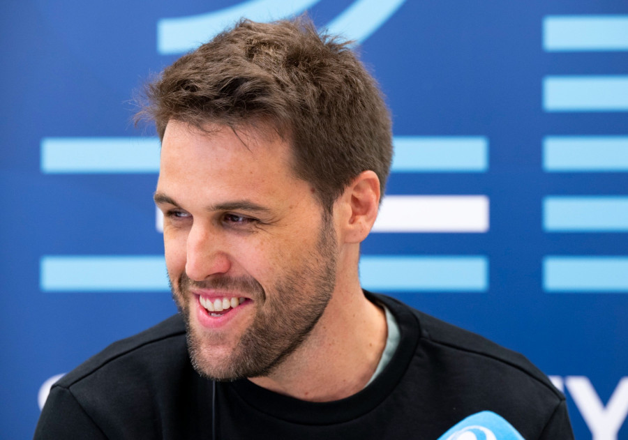 Dean Bombac szlovén kézilabdázó a Győri ETO-UNI FKC sajtótájékoztatóján a győri Audi Arénában 2024. április 12-én. A 35 éves irányító, aki jelenleg az OTP Bank-Pick Szeged játékosa, nyártól a férfi kézilabda NB I/B-ben listavezető csapatban folytatja pályafutását, három évre szóló szerződést írt alá. MTI/Krizsán Csaba 