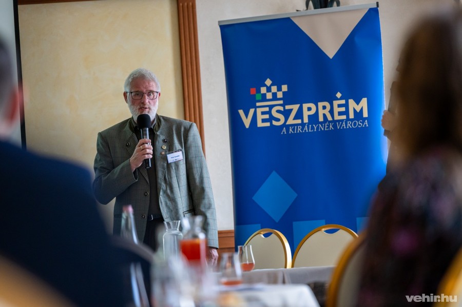 Szedlák Tibor a VERGA Veszprémi Erdőgazdaság Zrt. főmérnöke, vezérigazgató-helyettese