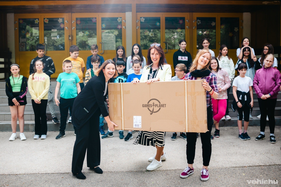 Csocsó asztalt rejt a doboz