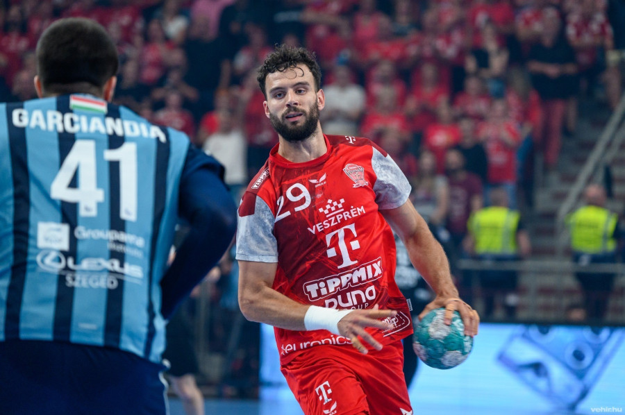 Nedim Remili második bajnoki címét szerezheti meg a bakonyiakkal (archív fénykép)