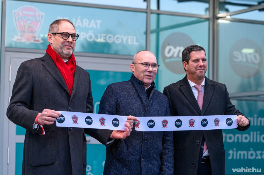 Balról jobbra: Fekete Péter, Porga Gyula és dr. Bartha Csaba