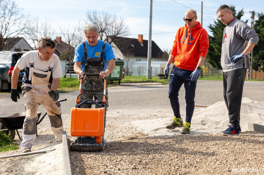Adamecz Zoltán munka közben