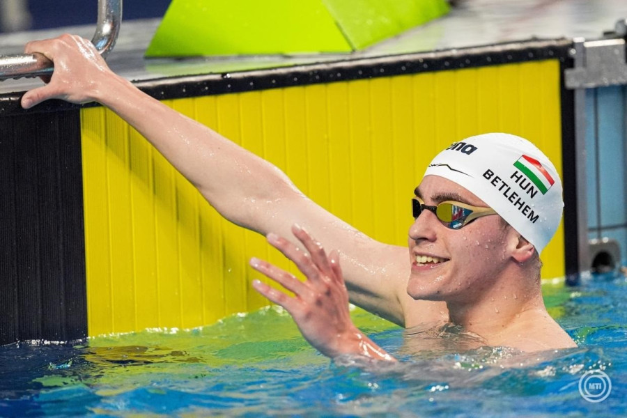 Betlehem Dávid a férfi 1500 méteres gyorsúszás döntője után az úszók 127. országos bajnokságán a kaposvári Csik Ferenc Versenyuszodában 2025. április 9-én. MTI/Derencsényi István