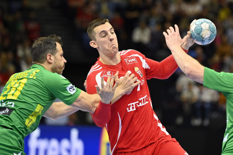 Ónodi-Jánoskúti Máté (j) és a montenegrói Stevan Vujovic a férfi kézilabda Európa-bajnoki selejtezõsorozat 4. fordulójában, a Magyarország - Montenegró mérkõzésen a Tatabányai Multifunkciós Csarnokban 2025. március 16-án. MTI/Bodnár Boglárka