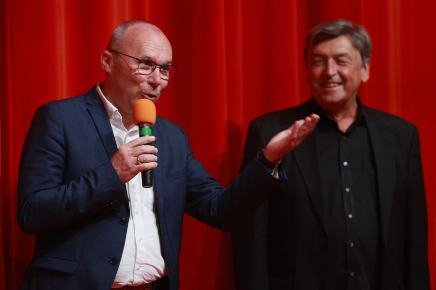 Az idei megnyitón Porga Gyula, polgármester és Vándorfi László, a Pannon Várszínház igazgatója