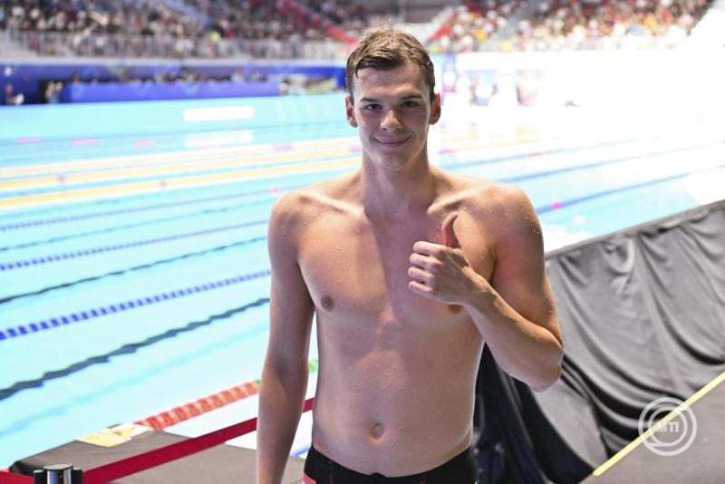 Kós Hubert a férfi 100 méteres hátúszás középdöntője után a szingapúri vizes világbajnokságon a World Aquatics Arénában 2025. július 28-án. MTI/Illyés Tibor