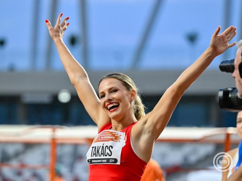 A győztes Takács Boglárka az atlétika országos bajnokság 100 méteres síkfutásának döntője után a budapesti Nemzeti Atlétikai Központban 2025. augusztus 2-án. MTI/Vasvári Tamás