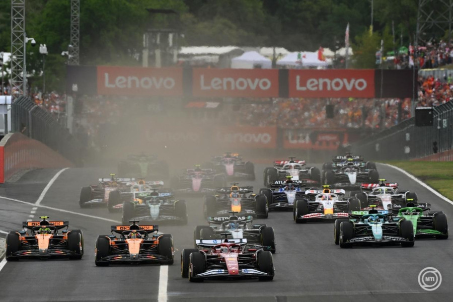  Elrajtol a Forma-1-es Magyar Nagydíj mezőnye a mogyoródi Hungaroringen 2025. augusztus 3-án. MTI/Czeglédi Zsolt