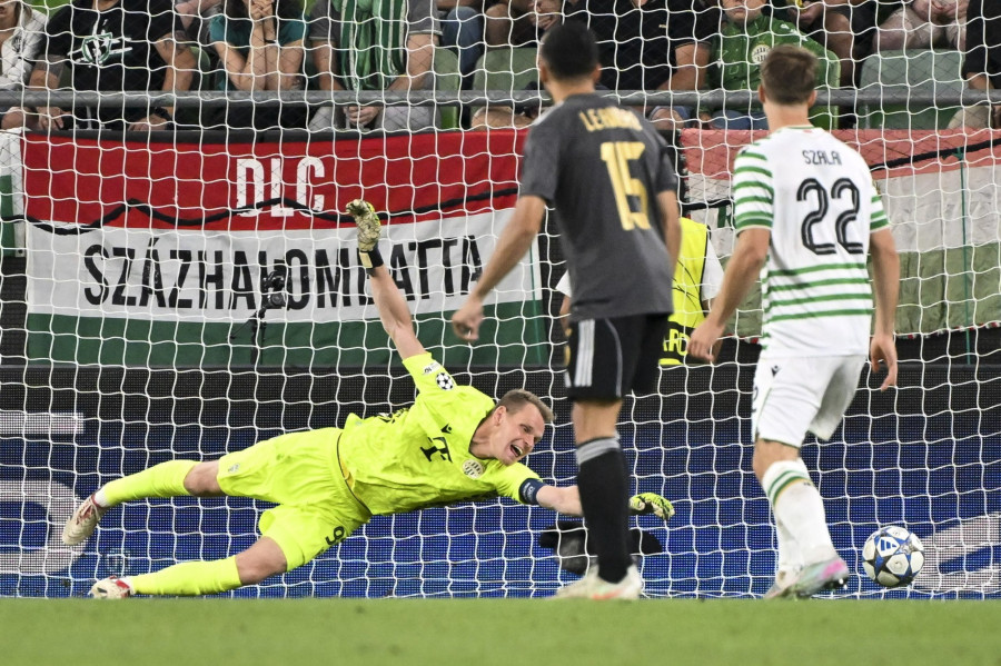 Dibusz Dénes, a Ferencváros kapusa gólt kap a labdarúgó Bajnokok Ligája selejtezõjének negyedik fordulójában játszott Ferencvárosi TC - Qarabag mérkõzésen a Groupama Arénában 2025. augusztus 19-én. MTI/Illyés Tibor