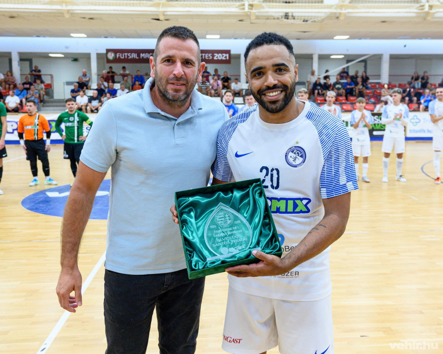 Az MLSZ Veszprém vármegyei vezetője, Finta Péter és Thiago Dos Santos