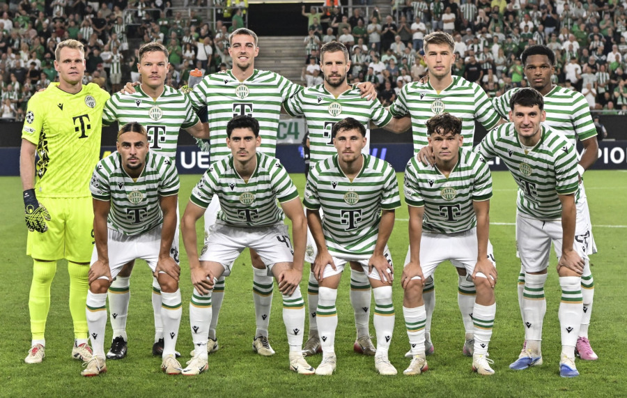 A Ferencváros kezdõcsapata a labdarúgó Bajnokok Ligája selejtezõjének negyedik fordulójában játszott Ferencvárosi TC - Qarabag mérkõzés kezdete elõtt a Groupama Arénában 2025. augusztus 19-én. MTI/Illyés Tibor